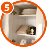 シンクの下や食器棚の中